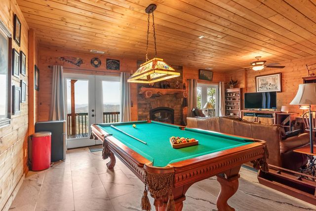 582 Sahkanaga Drive, Murphy, NC 28906