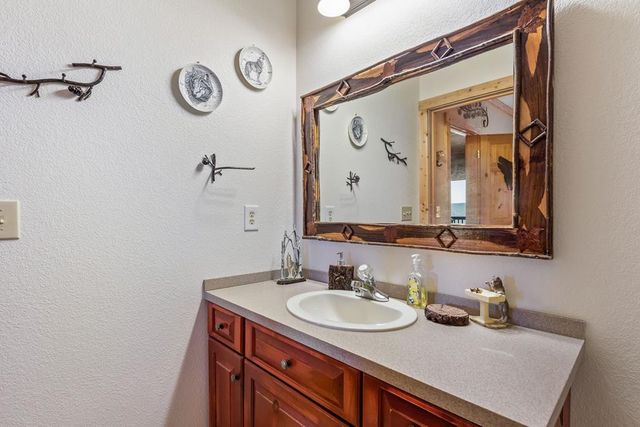 582 Sahkanaga Drive, Murphy, NC 28906
