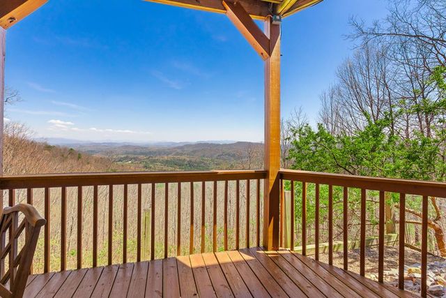582 Sahkanaga Drive, Murphy, NC 28906
