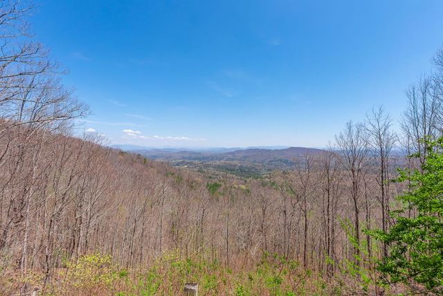 582 Sahkanaga Drive, Murphy, NC 28906