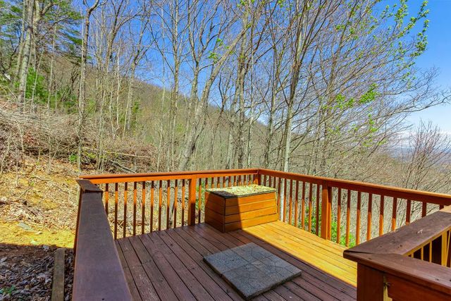 582 Sahkanaga Drive, Murphy, NC 28906