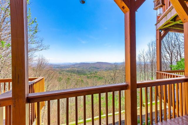 582 Sahkanaga Drive, Murphy, NC 28906