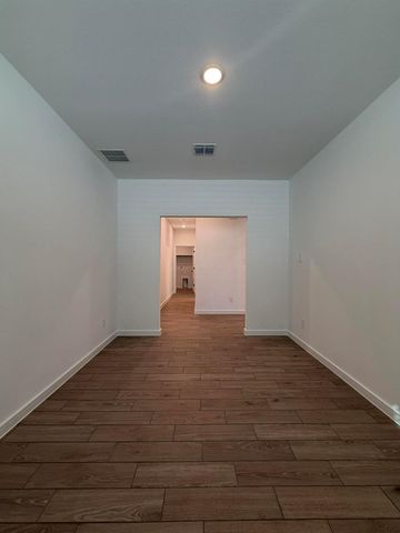 4819 Legends Bay Drive, Baytown, TX 77523