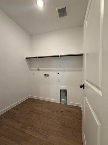 4819 Legends Bay Drive, Baytown, TX 77523