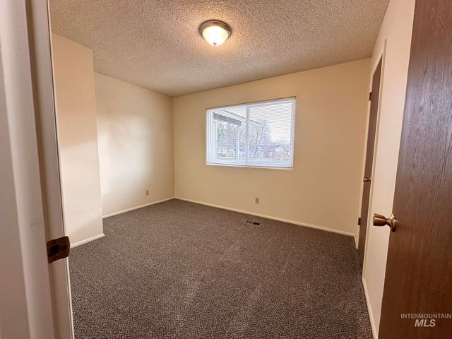 551 Park Meadows Cir, Twin Falls, ID 83301