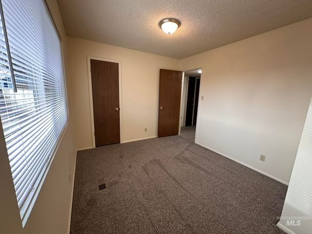 551 Park Meadows Cir, Twin Falls, ID 83301