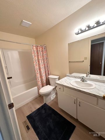 551 Park Meadows Cir, Twin Falls, ID 83301