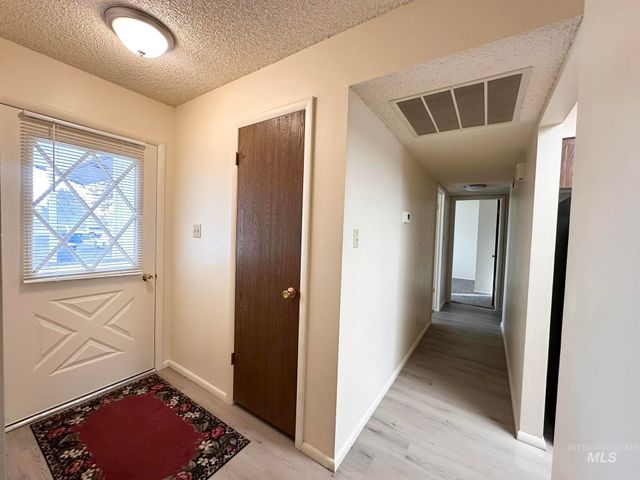 551 Park Meadows Cir, Twin Falls, ID 83301