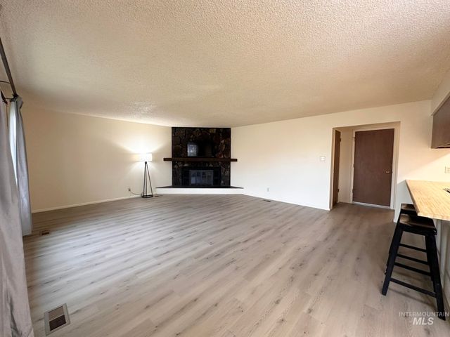 551 Park Meadows Cir, Twin Falls, ID 83301