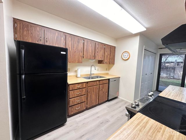 551 Park Meadows Cir, Twin Falls, ID 83301