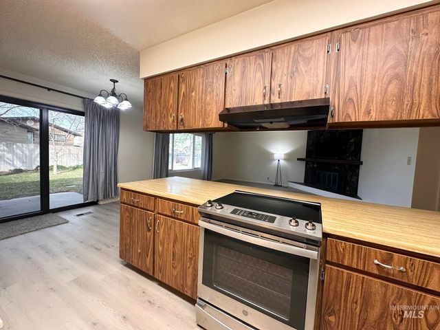 551 Park Meadows Cir, Twin Falls, ID 83301