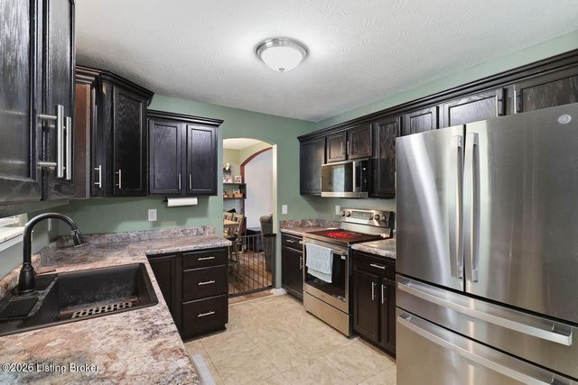 5528 Village Ln, Memphis, IN 47143