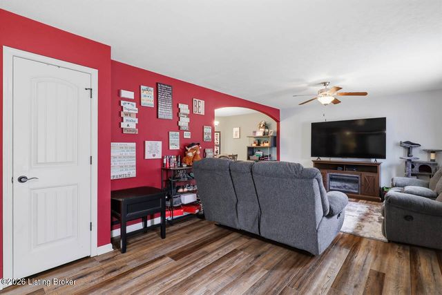 5528 Village Ln, Memphis, IN 47143
