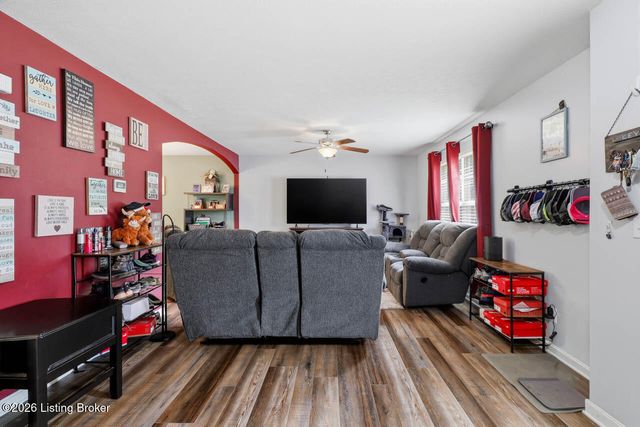 5528 Village Ln, Memphis, IN 47143