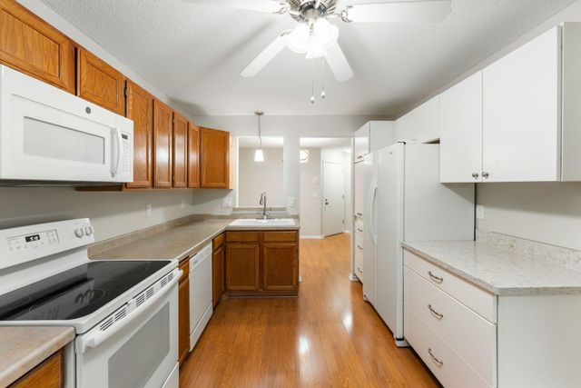 10924 Rhode Island Avenue S, Bloomington, MN 55438