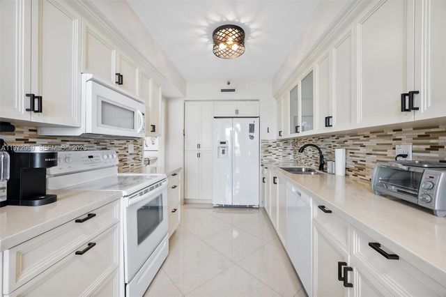 19500 Turnberry Way 5F, Aventura, FL 33180