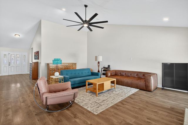 2325 Rio Verde Dr, Riverbank, CA 95367