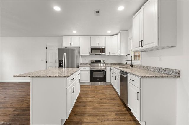 3025 Woodlawn DR, Suffolk, VA 23434
