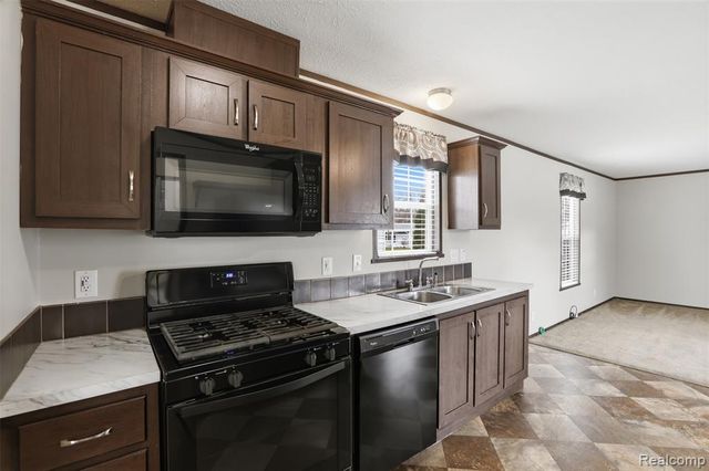 807 Swan Street, Rochester Hills, MI 48309