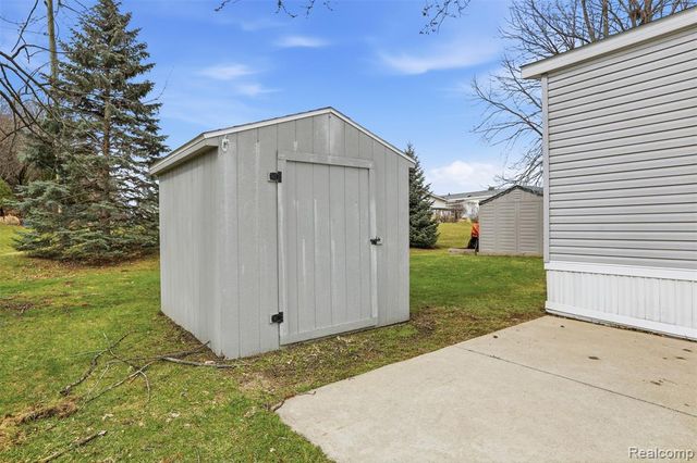 807 Swan Street, Rochester Hills, MI 48309