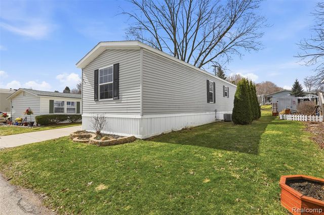 807 Swan Street, Rochester Hills, MI 48309