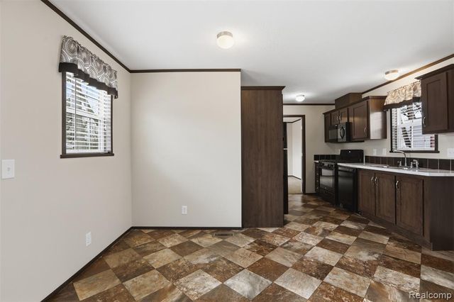 807 Swan Street, Rochester Hills, MI 48309