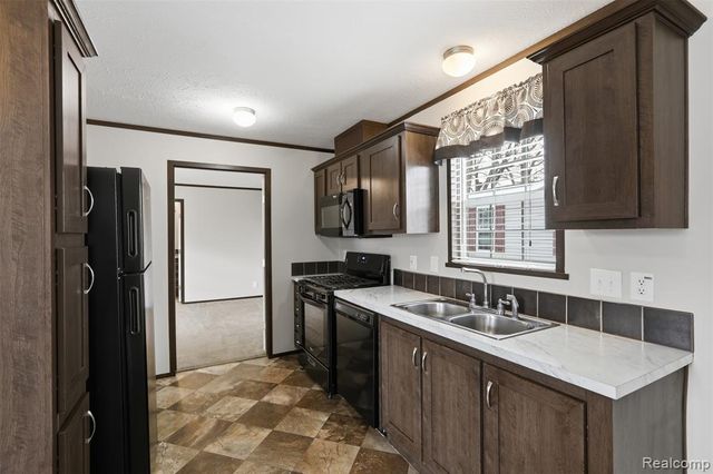 807 Swan Street, Rochester Hills, MI 48309