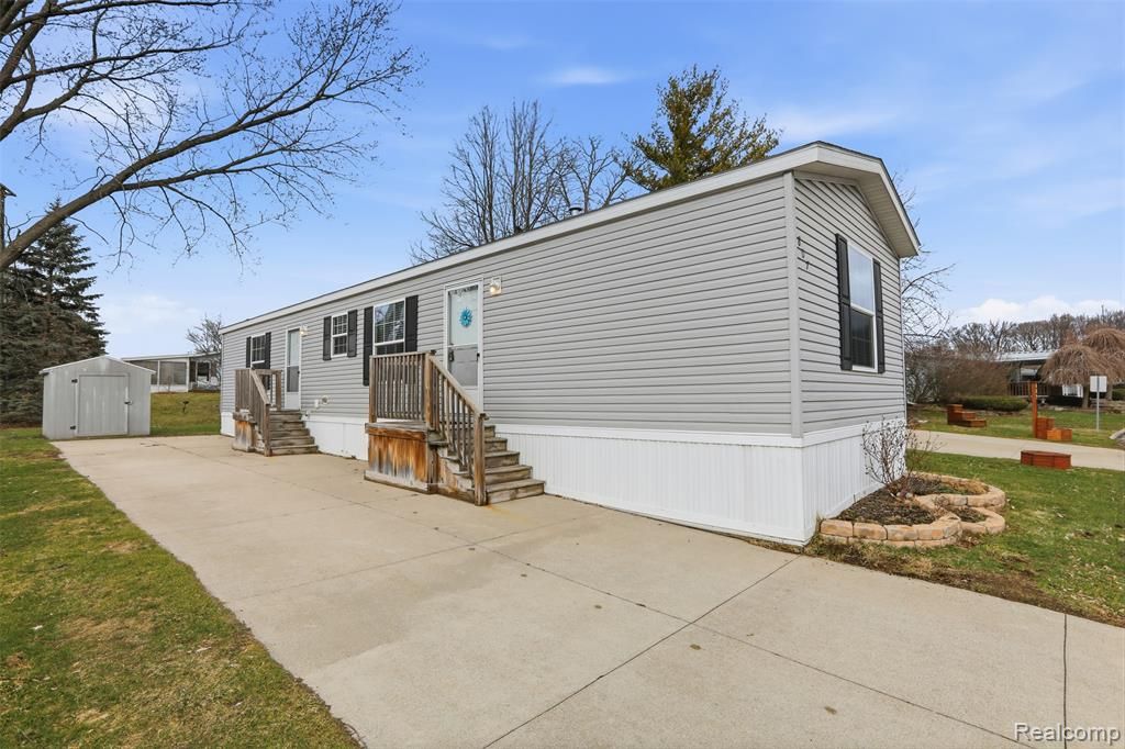 807 Swan Street, Rochester Hills, MI 48309