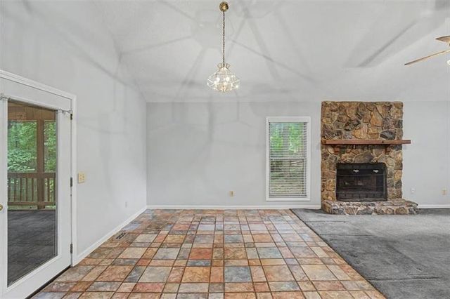 380 N Victoria Road, Woodstock, GA 30189
