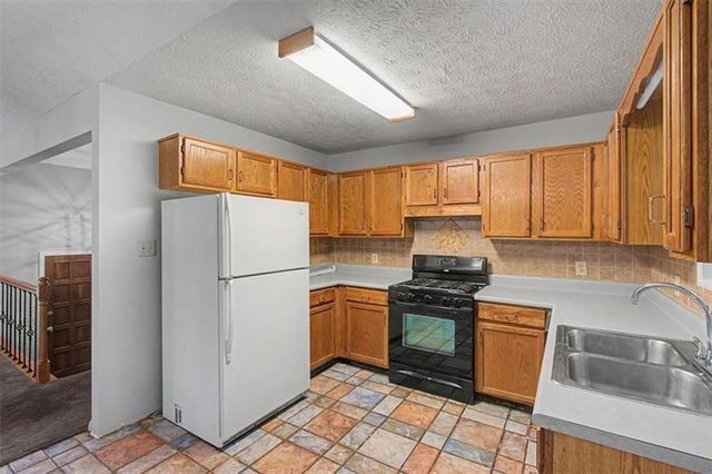 380 N Victoria Road, Woodstock, GA 30189