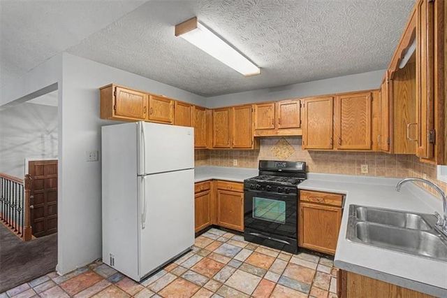 380 N Victoria Road, Woodstock, GA 30189