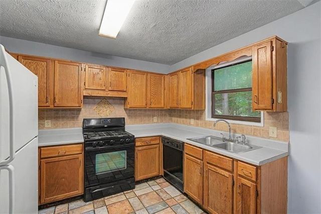 380 N Victoria Road, Woodstock, GA 30189