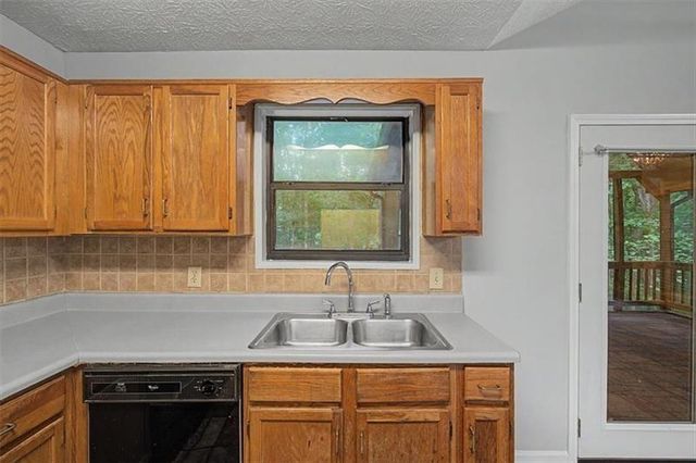380 N Victoria Road, Woodstock, GA 30189