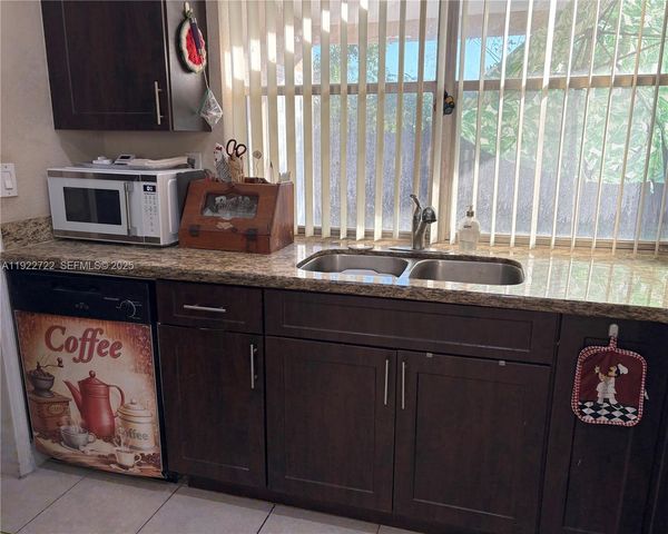 7508 Hayes St, Hollywood, FL 33024