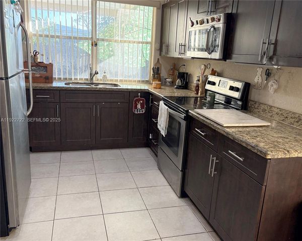 7508 Hayes St, Hollywood, FL 33024