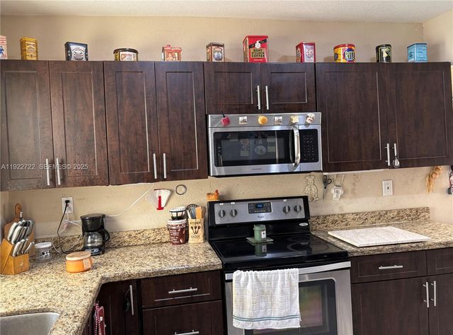 7508 Hayes St, Hollywood, FL 33024