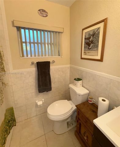 7508 Hayes St, Hollywood, FL 33024