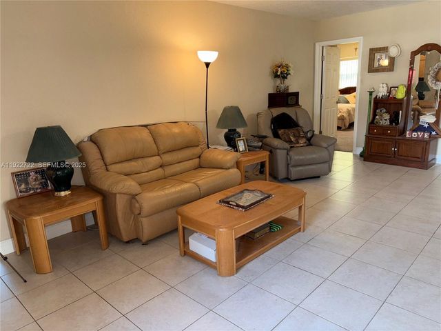 7508 Hayes St, Hollywood, FL 33024