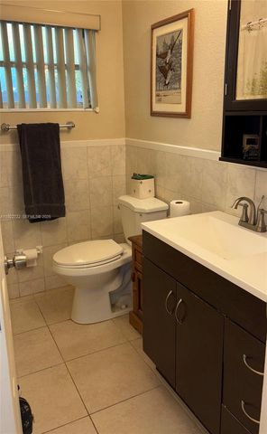 7508 Hayes St, Hollywood, FL 33024