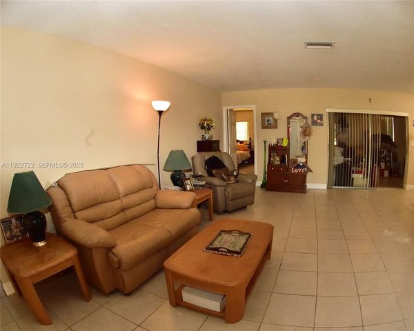 7508 Hayes St, Hollywood, FL 33024