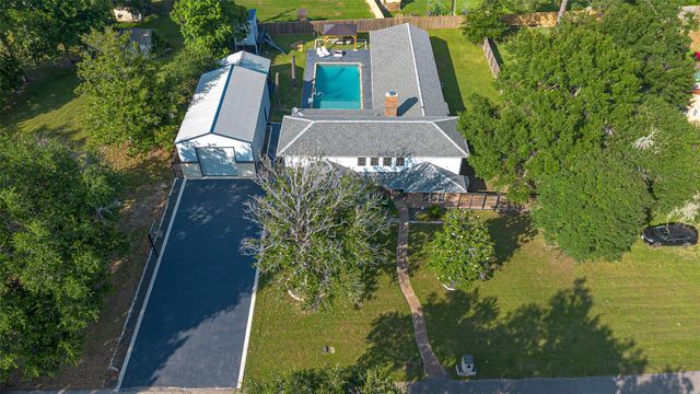218 Beaumont Drive, Magnolia, TX 77354
