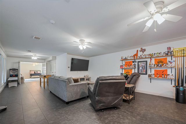 218 Beaumont Drive, Magnolia, TX 77354