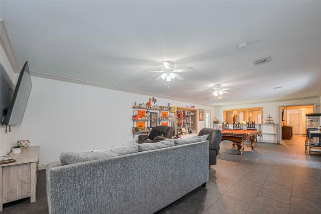 218 Beaumont Drive, Magnolia, TX 77354