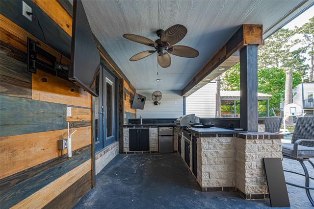 218 Beaumont Drive, Magnolia, TX 77354