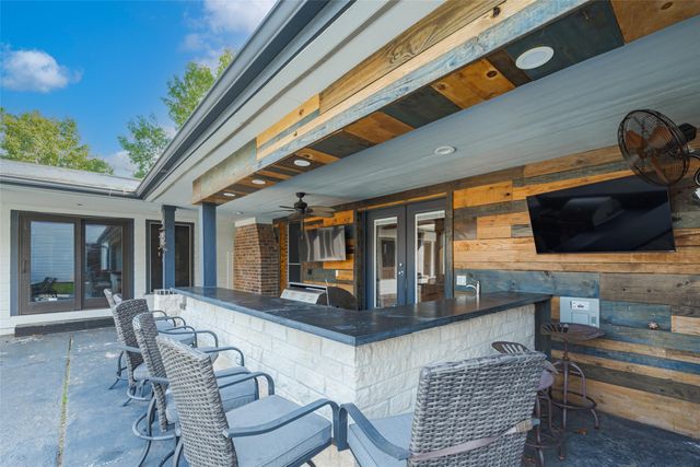 218 Beaumont Drive, Magnolia, TX 77354