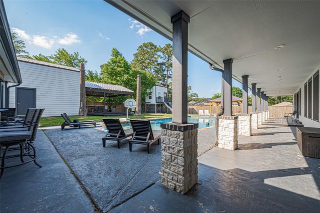 218 Beaumont Drive, Magnolia, TX 77354