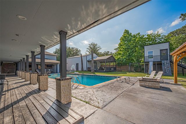 218 Beaumont Drive, Magnolia, TX 77354