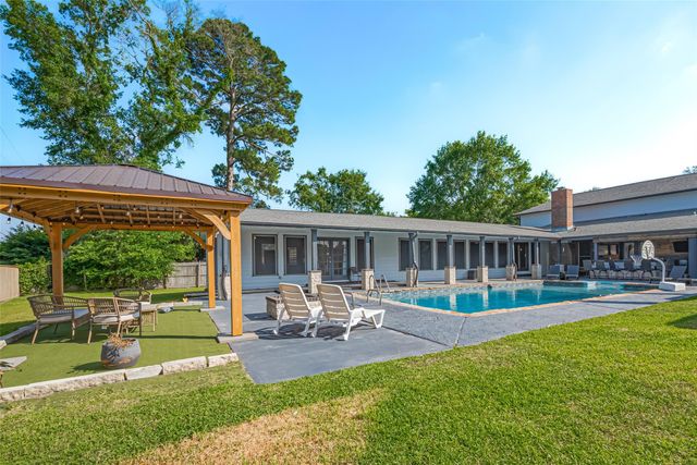 218 Beaumont Drive, Magnolia, TX 77354