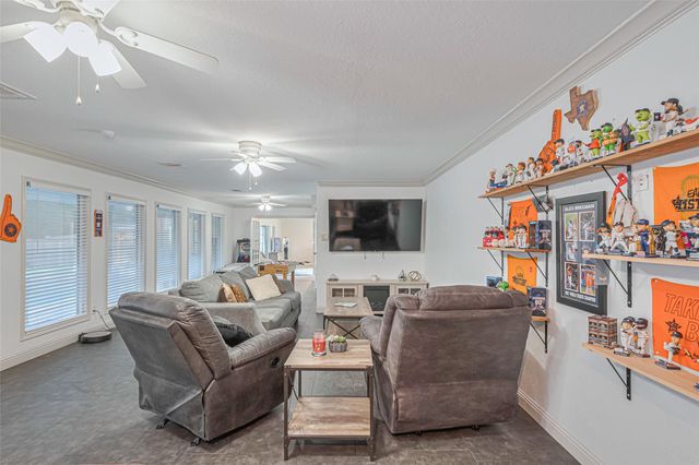 218 Beaumont Drive, Magnolia, TX 77354