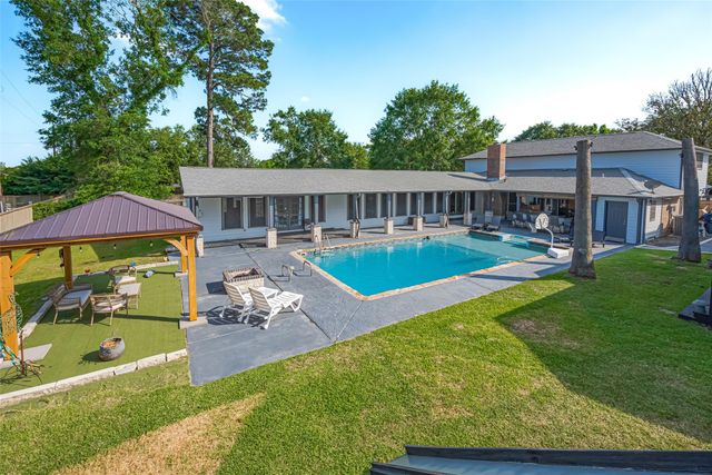 218 Beaumont Drive, Magnolia, TX 77354